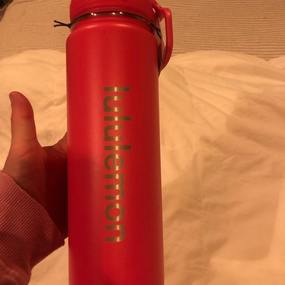NWT Lululemon lipgloss PINK  Stainless Steel Water Bottle